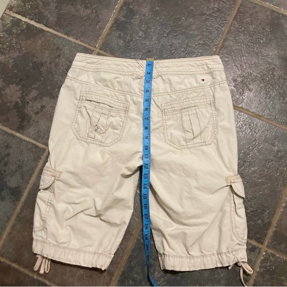 Tommy Hilfiger Cargo Shorts and T-Shirt Outfit. Size S - Picture 10 of 12